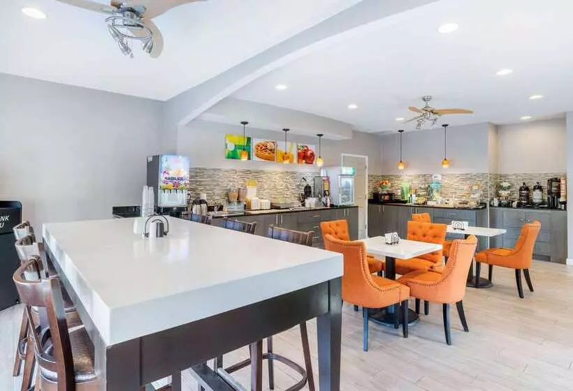 Отель Quality Inn & Suites