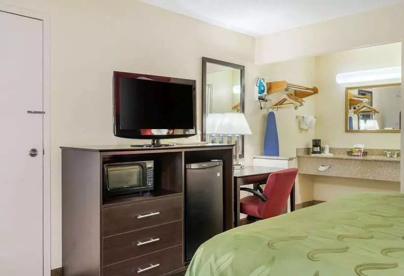 Отель Quality Inn & Suites