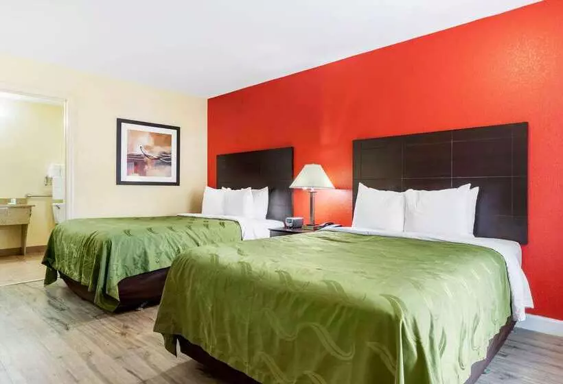 Отель Quality Inn & Suites