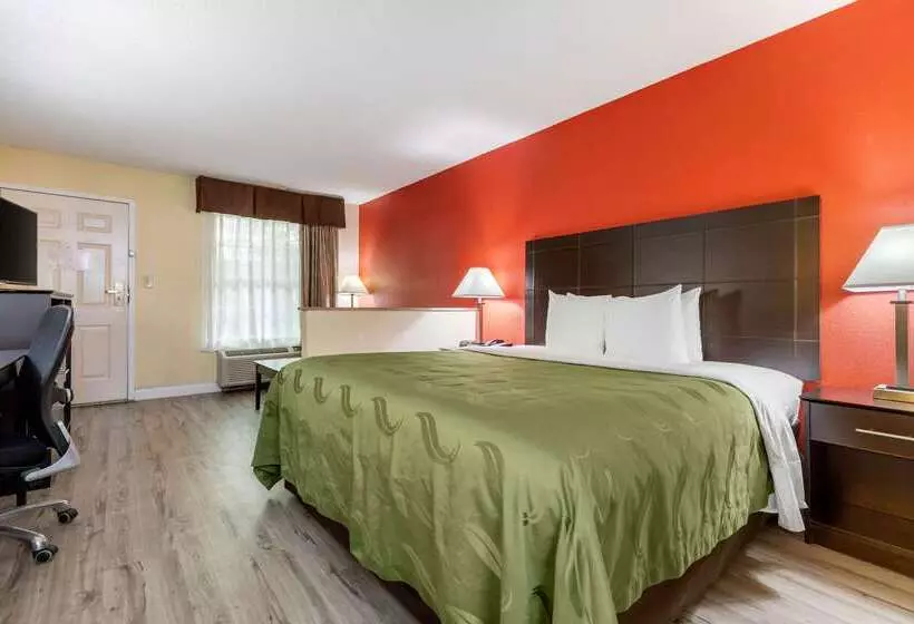 Отель Quality Inn & Suites