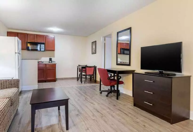 Отель Quality Inn & Suites