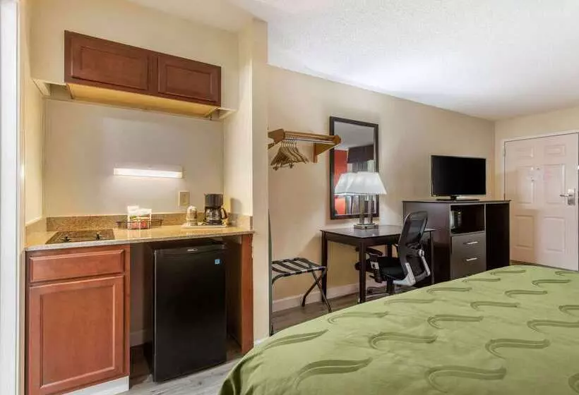 Отель Quality Inn & Suites