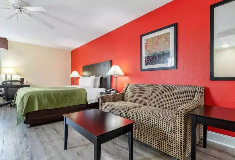 Отель Quality Inn & Suites