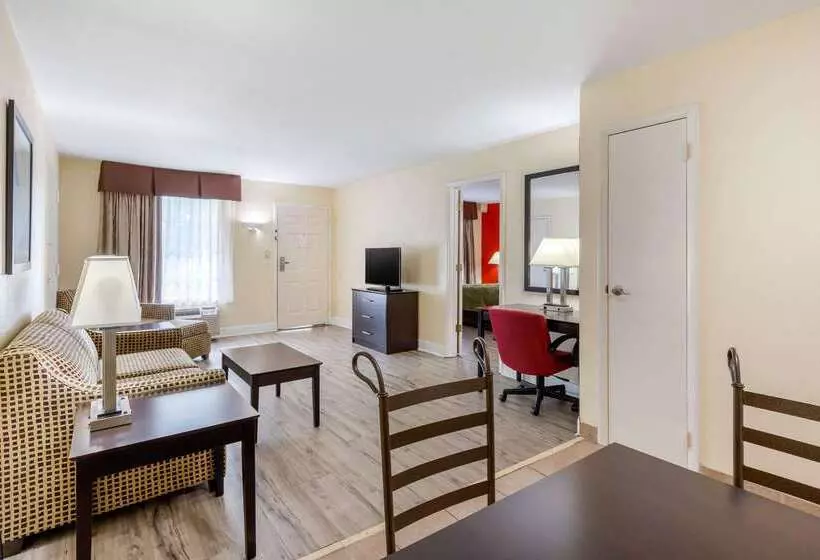 Отель Quality Inn & Suites