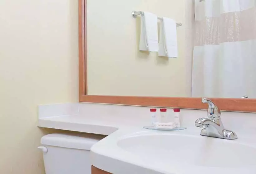 Hotel Ramada By Wyndham Santa Barbara