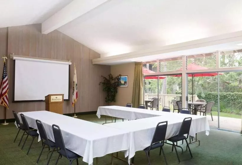 Hotel Ramada By Wyndham Santa Barbara