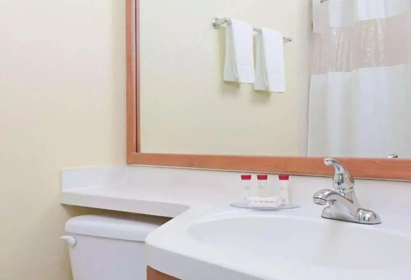 Hotel Ramada By Wyndham Santa Barbara