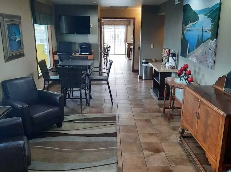 هتل Rivertree Inn & Suites