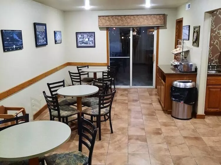 هتل Rivertree Inn & Suites