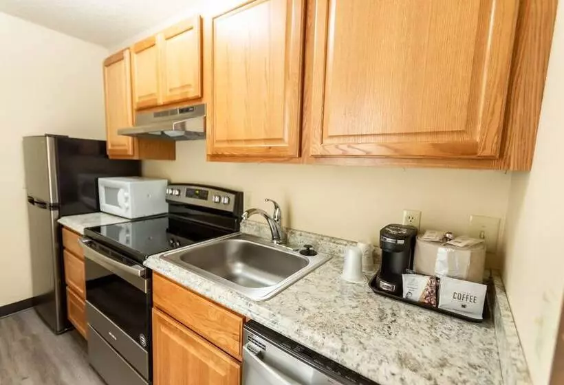 هتل Rivertree Inn & Suites