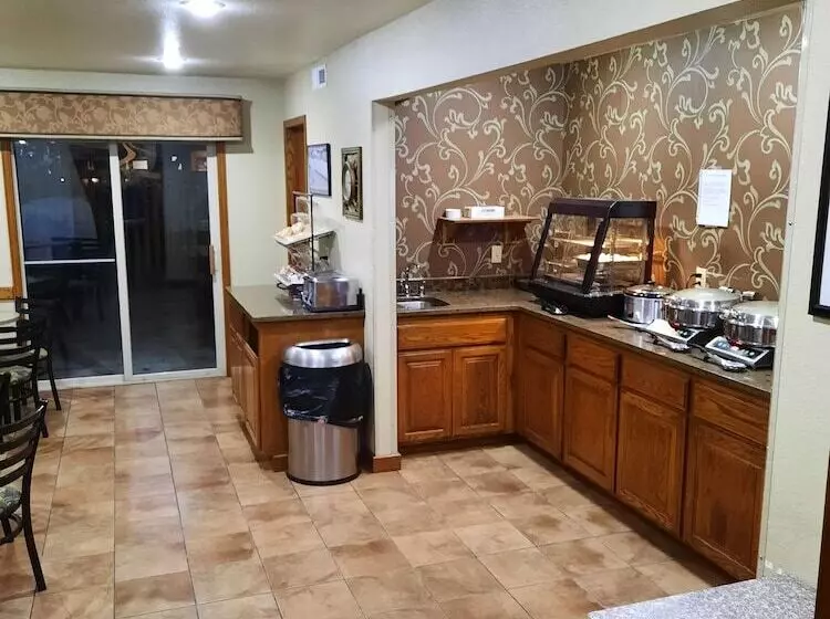 هتل Rivertree Inn & Suites