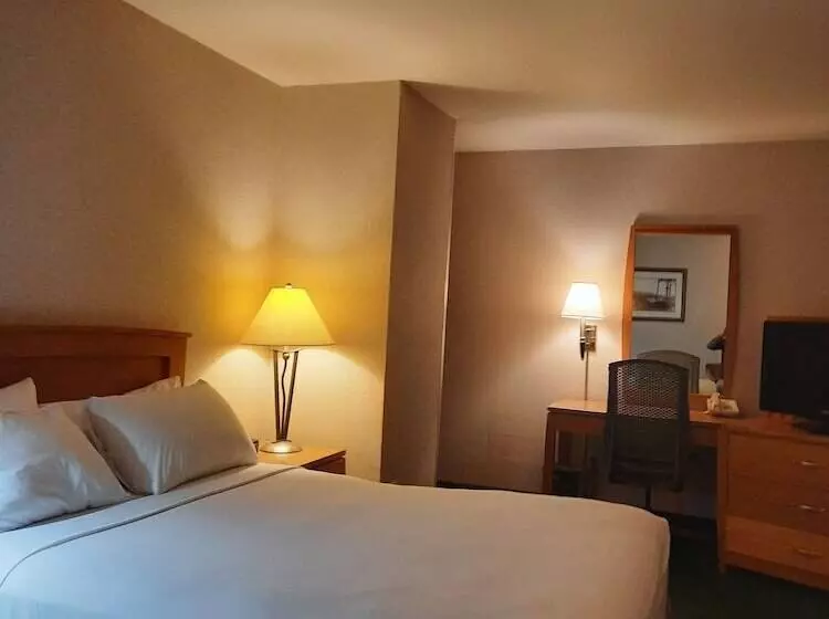 هتل Rivertree Inn & Suites