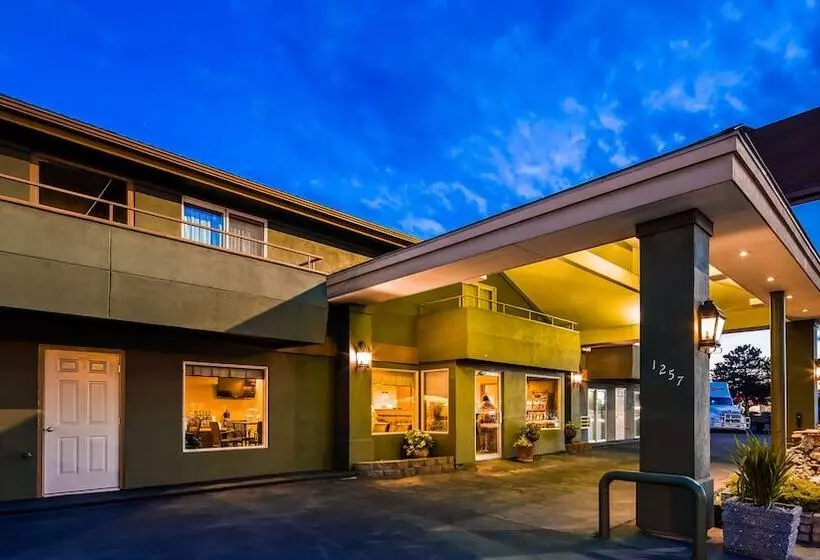 هتل Rivertree Inn & Suites