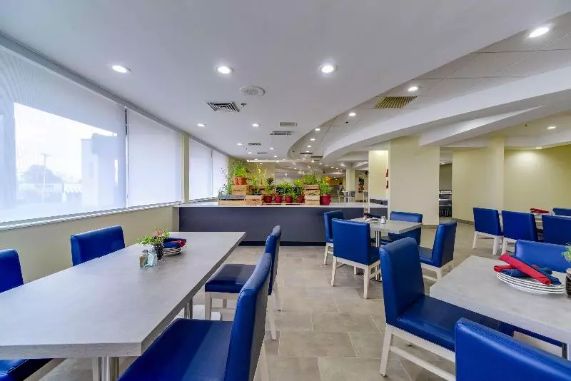 فندق Saint Louis Airport