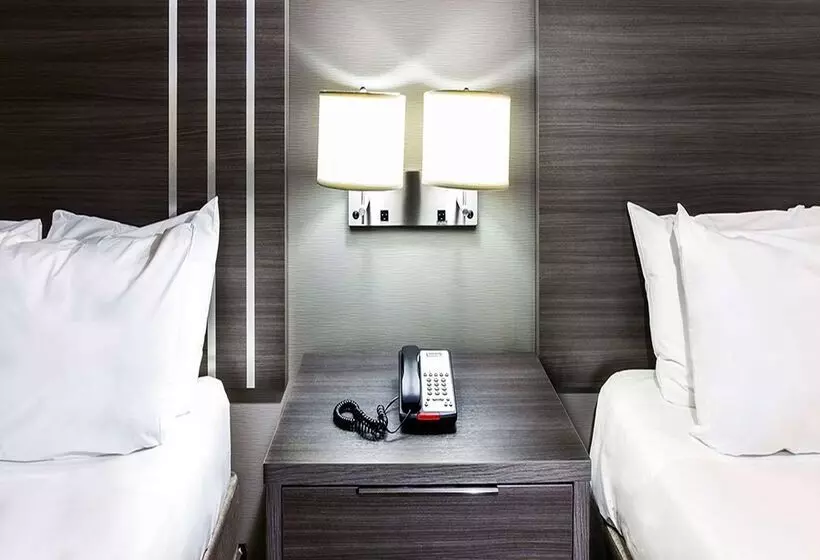 ホテル Travelodge By Wyndham Commerce Los Angeles Area