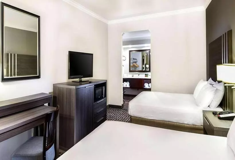 ホテル Travelodge By Wyndham Commerce Los Angeles Area