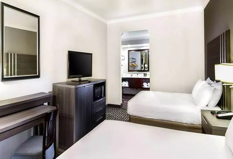 ホテル Travelodge By Wyndham Commerce Los Angeles Area