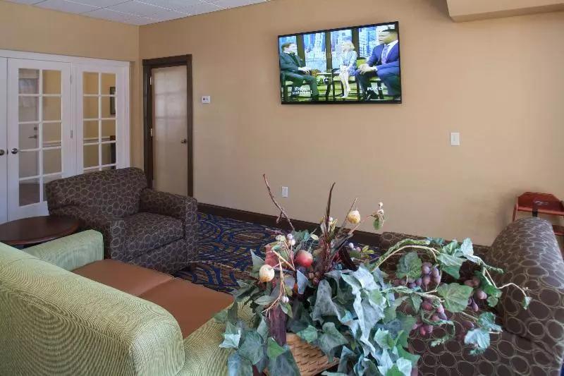 אתר נופש Paddletail Waterfront Lodge, Trademark Collection By Wyndham