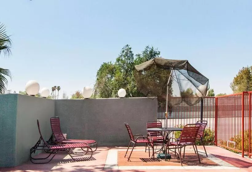 فندق Americas Best Value Inn & Suites Bakersfield Central