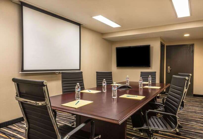 هتل Baymont By Wyndham Copley Akron