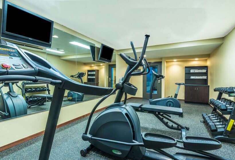 هتل Baymont By Wyndham Copley Akron