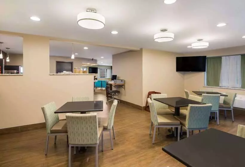 호텔 Clarion Pointe Downtown