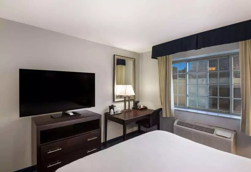 호텔 Clarion Pointe Downtown