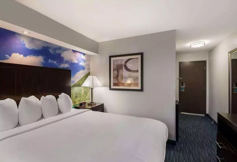 호텔 Clarion Pointe Downtown