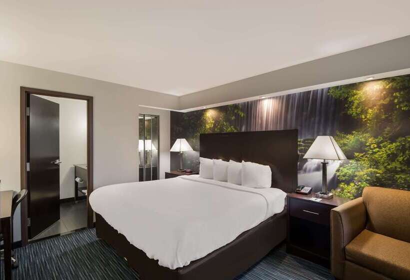 Otel Clarion Pointe Downtown