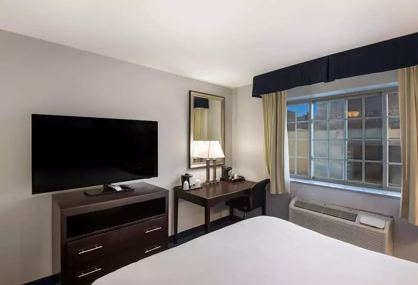 호텔 Clarion Pointe Downtown