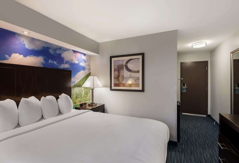 Otel Clarion Pointe Downtown