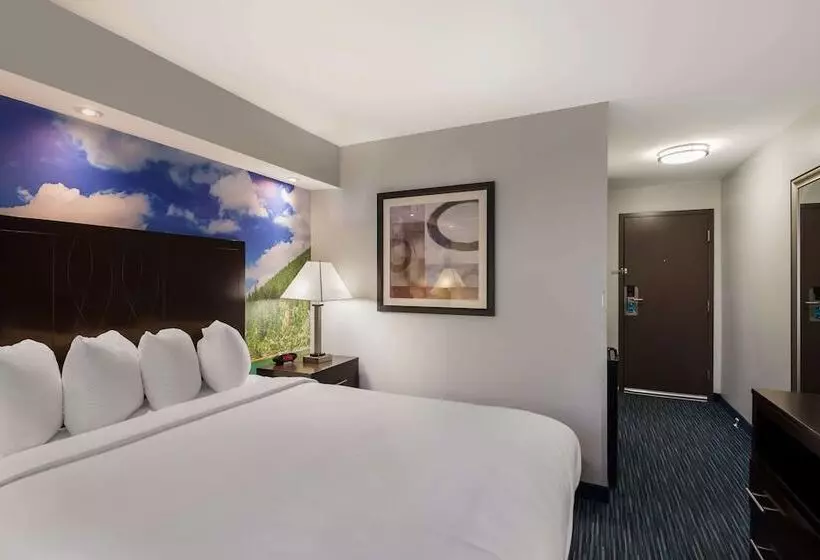 호텔 Clarion Pointe Downtown