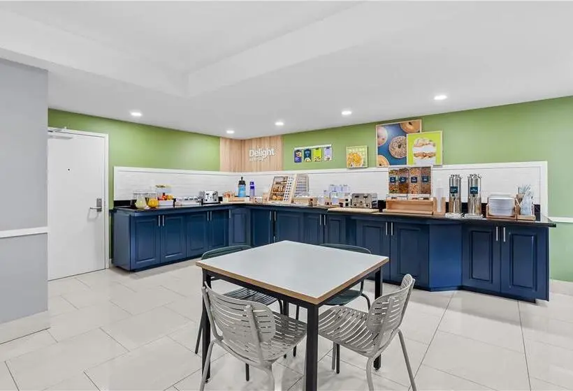 Hotelli Comfort Inn Convention Centerchicago O Hare Airport