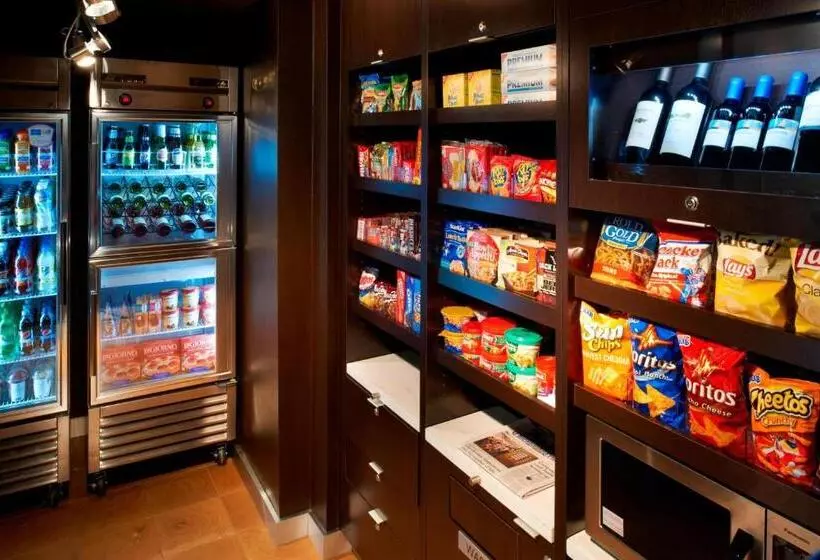 ホテル Courtyard Chicago Deerfield