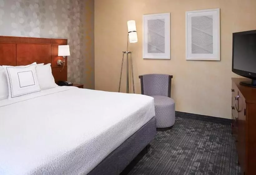 ホテル Courtyard Chicago Deerfield