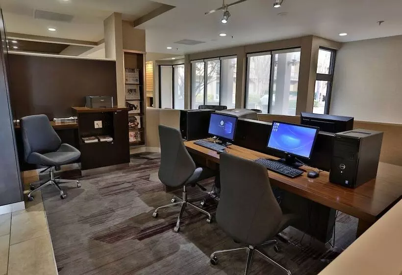 Отель Courtyard Montgomery