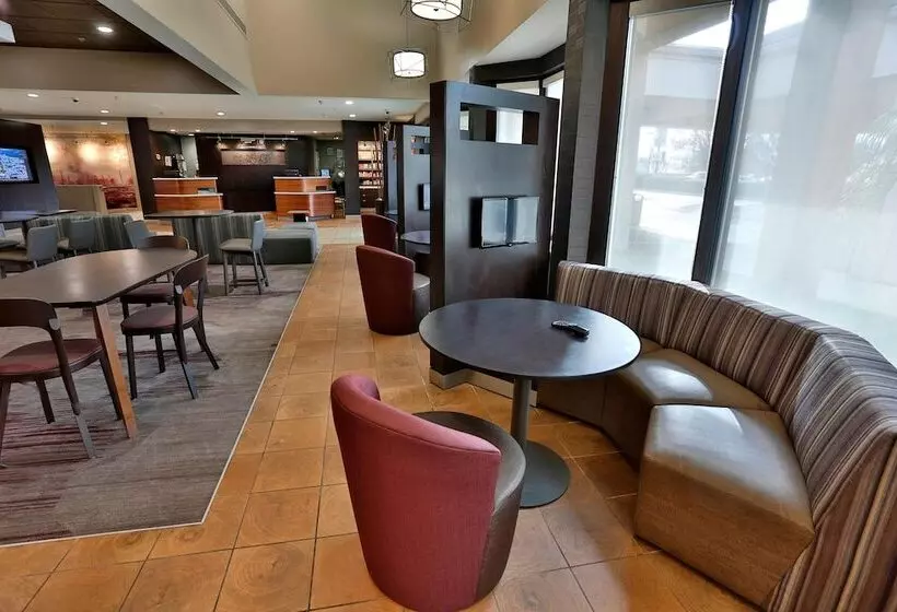 Отель Courtyard Montgomery