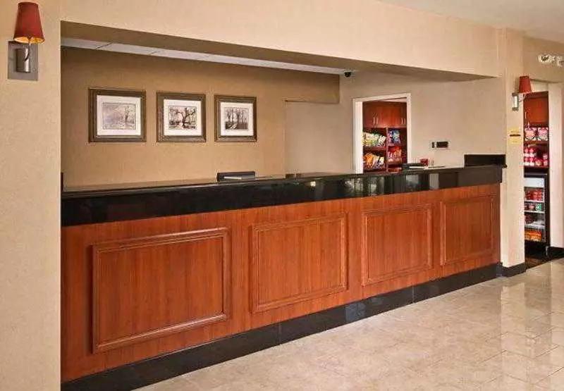 Отель Courtyard By Marriott Richmond West