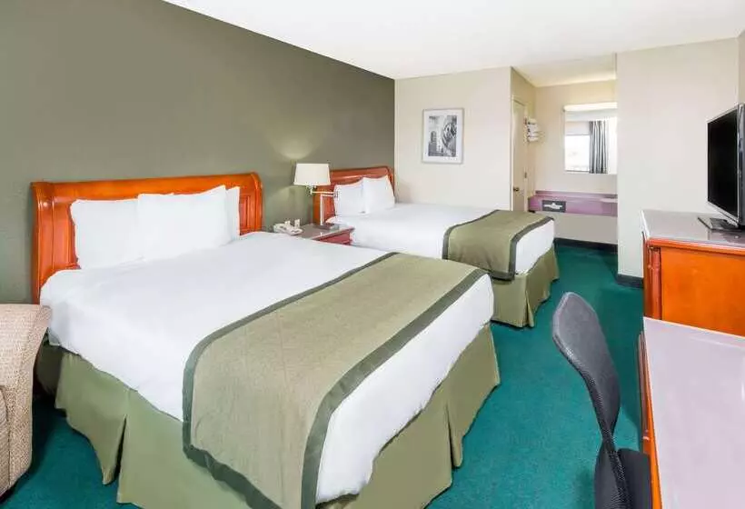 בית מלון כפרי Days Inn By Wyndham Hannibal