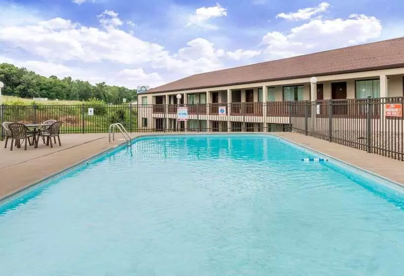 בית מלון כפרי Days Inn By Wyndham Hannibal