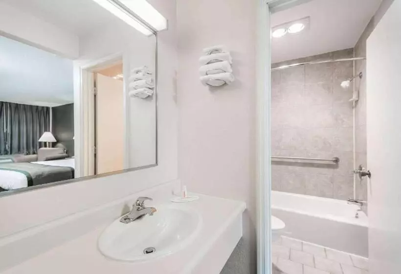 בית מלון כפרי Days Inn By Wyndham Hannibal