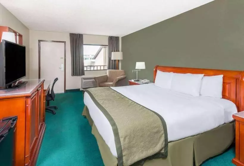 בית מלון כפרי Days Inn By Wyndham Hannibal