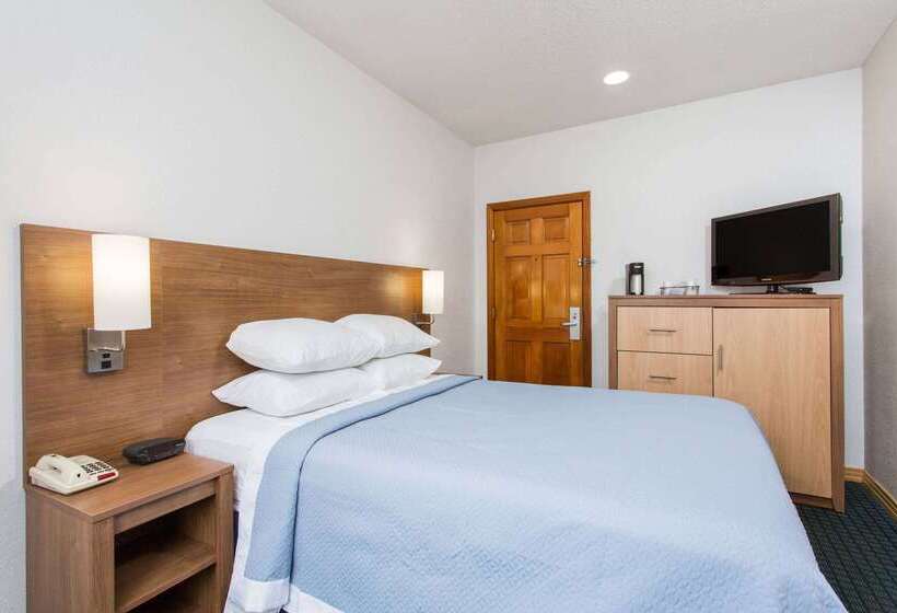 בית מלון כפרי Days Inn By Wyndham Kill Devil Hills Oceanfront Wilbur