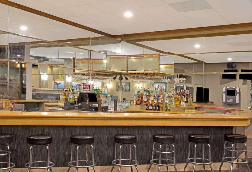 בית מלון כפרי Days Inn By Wyndham Lanham Washington Dc