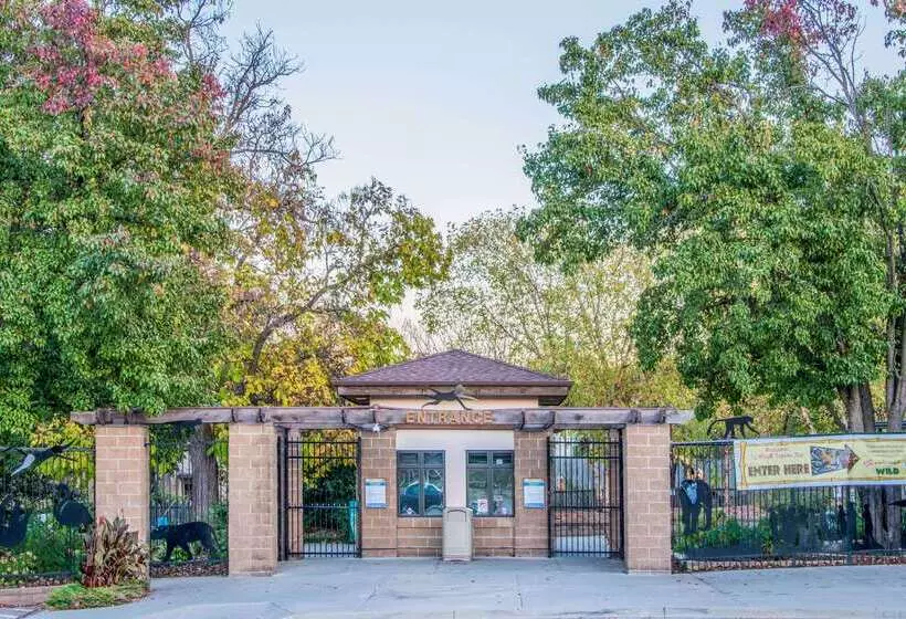 酒店 Days Inn By Wyndham Topeka