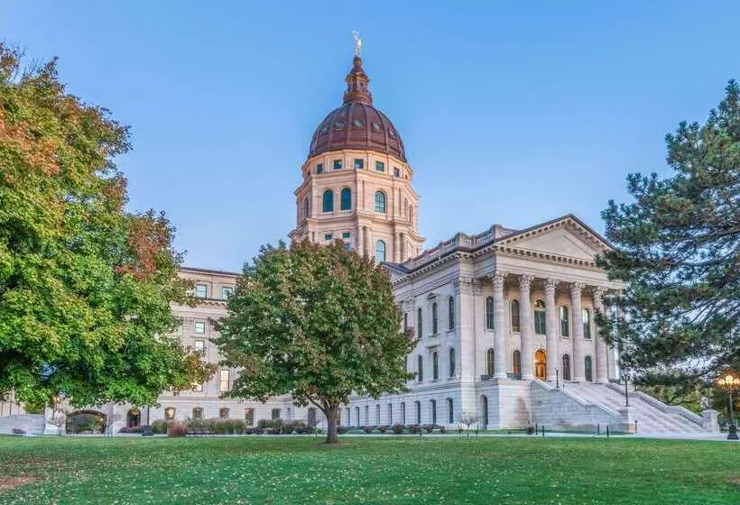 酒店 Days Inn By Wyndham Topeka