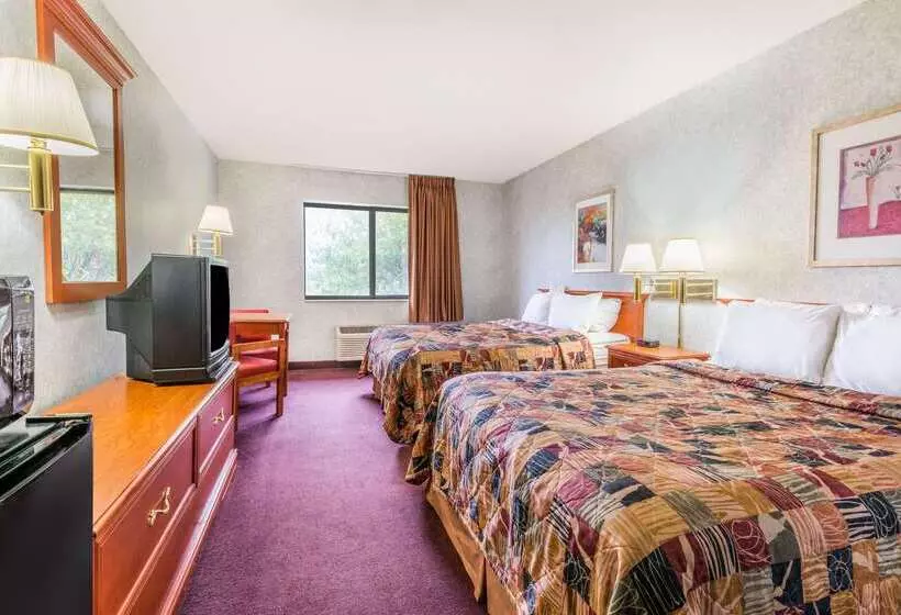 酒店 Days Inn By Wyndham Topeka