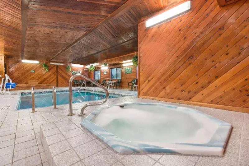 酒店 Days Inn By Wyndham Topeka