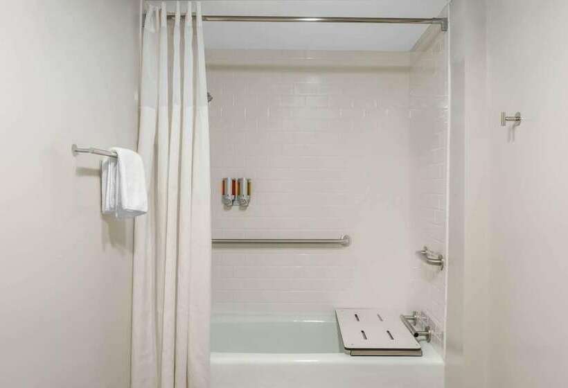 هتل Wilmington / University