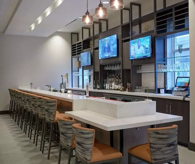 فندق Hilton Garden Inn Corning Downtown